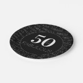 50 und fabelhafte Schwarz-weiß Modern Birthday Par Pappteller (Schrägansicht)