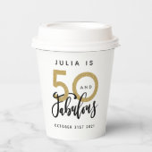 50 und fabelhafter schwarzer und goldener Geburtst Pappbecher (Vorderseite)