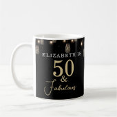50 und fabelhaftes Schwarz mit String Lights Kaffeetasse (Links)