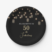 50 und fabelhaftes Schwarz mit String Lights Pappteller (Vorderseite)