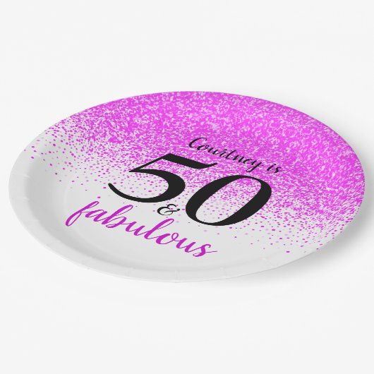 50 und Fabulous Hot Pink Confetti Custom Script Pappteller (Schrägansicht)