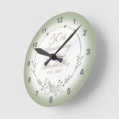 50th Wedding Anniversary Elegant Runde Wanduhr (Winkel)