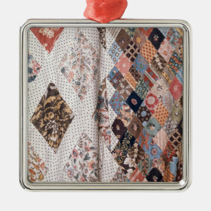 53: Detail einer Patchworksteppdecke hergestellt Ornament Aus Metall