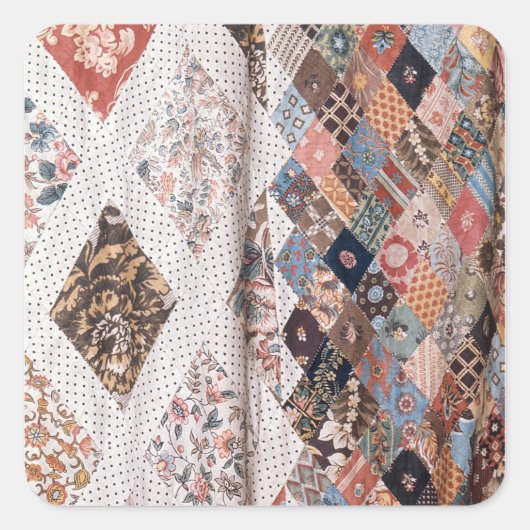 53:Detail eines Patchwork-Quilts von Frau. Quadratischer Aufkleber (Vorderseite)