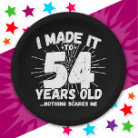 54 Jahre alt Sarcastic Meme Funny 54. Geburtstag Pappteller<br><div class="desc">Dieses witzige 54. Geburtstagsdesign macht einen sarkastischen Spaß-Witz oder ein Novum-Gag für ein 54-jähriges Geburtstagsthema oder eine Überraschung für die 54. Geburtstagsparty! Das "I made it to 54 Years Old.. Nothing Scares Me" lustige 54. Geburtstagsmeme, die viel Lachen von Familie, Freunden, Party und dem Geburtstagskind oder dem Typ bekommen wird!...</div>
