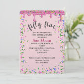 55. Geburtstag rosa Icing und Sprinklen Einladung (Stehend Vorderseite)