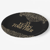 55-jähriges Gold-Lace auf der schwarzen Papierplat Pappteller (Schrägansicht)