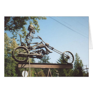 59. Eisenmotorrad und Skelett