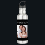 5 Abschnitte Benutzerdefiniertes Foto Einfache ele Edelstahlflasche<br><div class="desc">Schöne Anordnung von fünf familiären Fotos in schlichter, minimalistischer Collage, unterteilt in 1 große Porträtabschnitte in der Mitte und 4 Abschnitte der Landschaft Fotos auf der links und rechten Seite mit Texten auf der oberen Seite. Personalisieren Sie es mit Ihren eigenen Fotos und Texten (Freunden oder Wiedersehen). Perfekt für Ihre...</div>