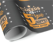 5. Hochzeitsfeier Verheiratetes Paar Geschenkpapier (Rolleneckpunkt)