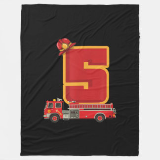 5 Jahre alt Geburtstagskind gibt Feuerwehrmann Fleecedecke