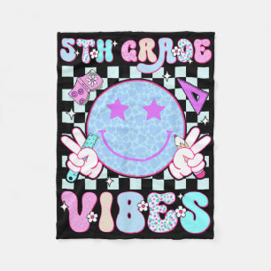 5. Klasse Fifth Grade Vibes Smiley Gesicht Zurück  Fleecedecke