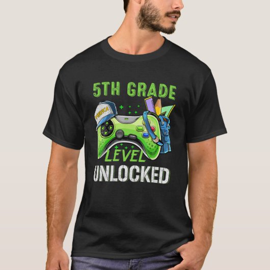 5. Klasse "Unlocks Apparel First Day School" T-Shirt (Vorderseite)