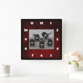 5 kleine Ninjas mit Waffen posieren Quadratische Wanduhr (Zuhause)