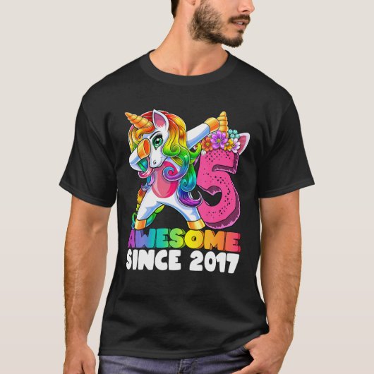 5 Phantastisch seit 2017 Dabbing Unicorn 5th Birth T-Shirt (Vorderseite)
