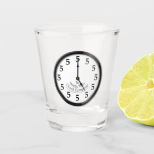 5 Uhr ist glückliche Stunde Schnapsglas