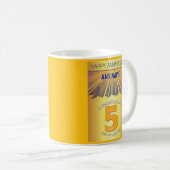 5 Year Sober Anniversary | Golden Ray 12 Step Kaffeetasse (VorderseiteRechts)