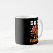 5k On Turkey Day Funny Running Thanksgiving Turkey Kaffeetasse (VorderseiteRechts)
