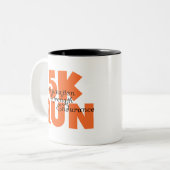 5K Run Orange Zweifarbige Tasse (Vorderseite Links)