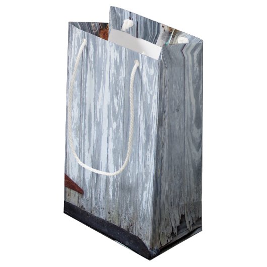 5lx3wx8.5h Kleine Geschenktasche Weißwaschholz Hol Kleine Geschenktüte (Rückseite Schrägansicht)