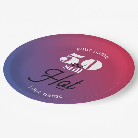 5O und immer noch heiß Pappteller (Schrägansicht)