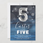 5th Birthday Silver Balloon | Blue Party Einladung (Vorderseite)