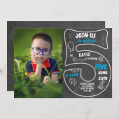 5th Boy Birthday Chalkboard mit Foto Blue Number Einladung (Vorne/Hinten)