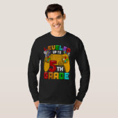 5th Grade Gamer Leveled Up To Of Fifth Grade Back  T-Shirt (Vorne ganz)