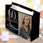 60 and Fabulous Elegant Black 60th Birthday Photo Große Geschenktüte<br><div class="desc">60 and Fabulous Elegant Black 60th Birthday Photo Gift Bag. 60 and fabulous text in trendy script with a name on a black background. Personalize it with your photo,  name and age. It`s a great personalized photo gift bag for a woman`s birthday.</div>