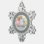 60. Diamond Annivsersary Silver Damask Foto Schneeflocken Zinn-Ornament (Rechts)