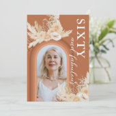 60 & Fabulous Burnt Orange Boho Birthday Einladung (Stehend Vorderseite)