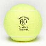 60. Fabulous Geburtstag Personalisiert Funny Tennisbälle<br><div class="desc">Personalisiertes 60 und fabelhaftes lustiges Zitat über einen lustigen, maßgeschneiderten Tennisball, der für jedes Alter funktioniert, für den besten Freund oder Familienmitglied, der im Tennis fabelhaft ist, oder einfach nur im Leben im Allgemeinen wunderbar ist - ist eine großartige inspirierende Begrüßung für Ihren Spielpartner. Passen Sie sich mit Ihrem eigenen...</div>
