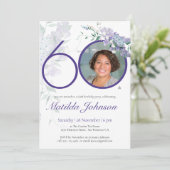 60. Geburtstag Blumengärten Lila Elegantes Foto Einladung (Stehend Vorderseite)