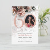 60. Geburtstag Blumenrosa Custom Foto Elegant Einladung (Stehend Vorderseite)