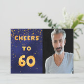 60. Geburtstag feiert 60 Goldballon Text blau Einladung (Stehend Vorderseite)