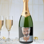 60. Geburtstag Foto hello 60 für Typ Schaumweinetikett<br><div class="desc">Vorlage für Ihr Foto.  Überlagerung von weißem Text: Hallo 60!  Ein Label für eine 60. Geburtstagsparty für Typ.</div>