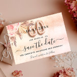 60. Geburtstag Pampas Rose Save the Date floral Ankündigungspostkarte<br><div class="desc">Eine junge und trendige Save the Date für eine 60. Geburtstagsfeier. Rosa,  Rose,  goldener Hintergrund,  mit Blütenrosa und Pampas-Gras dekoriert. Personalisieren und fügen Sie Datum und Name/Alter hinzu. Der Text: Save the Date ist mit einem großen angesagten,  handgeschriebenen Stilskript geschrieben. Nummer 60 wird mit einem Ballonstil-Skript geschrieben.</div>