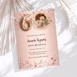 60. Geburtstag Rose Gold Foto Sterne Luxus Einladung<br><div class="desc">Ein modernes,  stilvolles Foto für eine 60. Geburtstagsfeier. Eine Rose goldener Hintergrund,  mit Sternen verziert. Personalisieren Sie Ihre Party-Daten und fügen Sie sie hinzu.</div>
