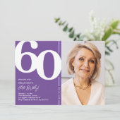 60. Geburtstagsparty im lila Foto Einladung (Stehend Vorderseite)