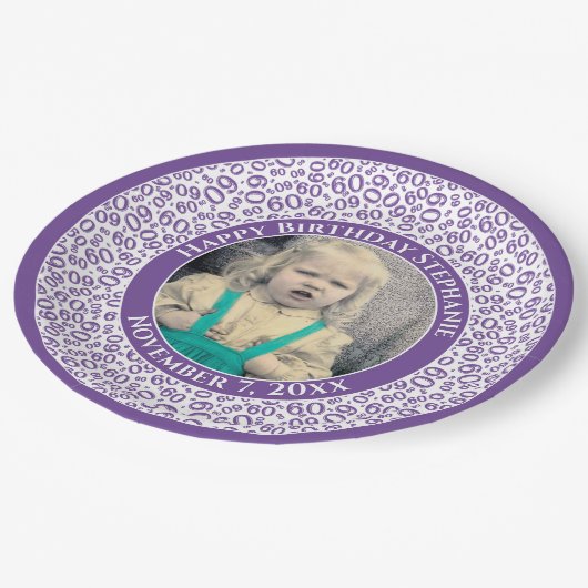 60 Ihr Foto Zufallszahlenmuster Lila/weiß Pappteller (Schrägansicht)