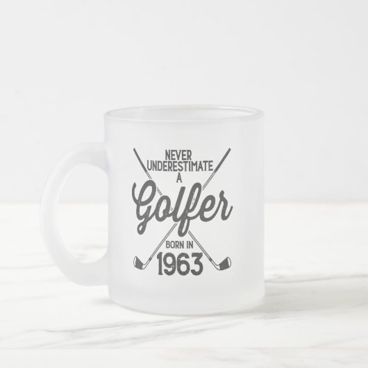 60 Jahre alter Golfer Golfing 1963 Golfer's 60. Mattglastasse (Links)