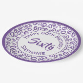 60. Party Random Number Pattern Lila/weiß Pappteller (Schrägansicht)