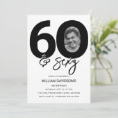 60 & Sexy Foto 60. Geburtstagseinladung Einladung (Stehend Vorderseite)