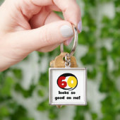 60 sieht mir so gut aus wie T - Shirt und Geschenk Schlüsselanhänger (Hand)
