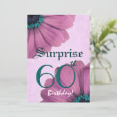 60. Überraschung Geburtstag Pink Daisies Einladung (Stehend Vorderseite)