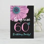 60. Überraschung Geburtstag Single Daisy und Black Einladung (Stehend Vorderseite)