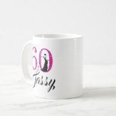 60 und Sassy rosa Glitzer-60. Geburtstag Kaffeetasse (Vorderseite Links)
