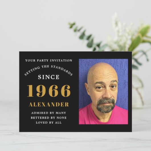 60th Birthday 1966 Black Gold Personalized Photo Einladung (Stehend Vorderseite)
