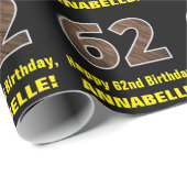 62. Geburtstag: Name & Imitate Holzkörnmuster "62" Geschenkpapier (Rolleneckpunkt)