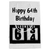 64. Geburtstag Schwarzes Odometer Mittlere Geschenktüte (Vorderseite)